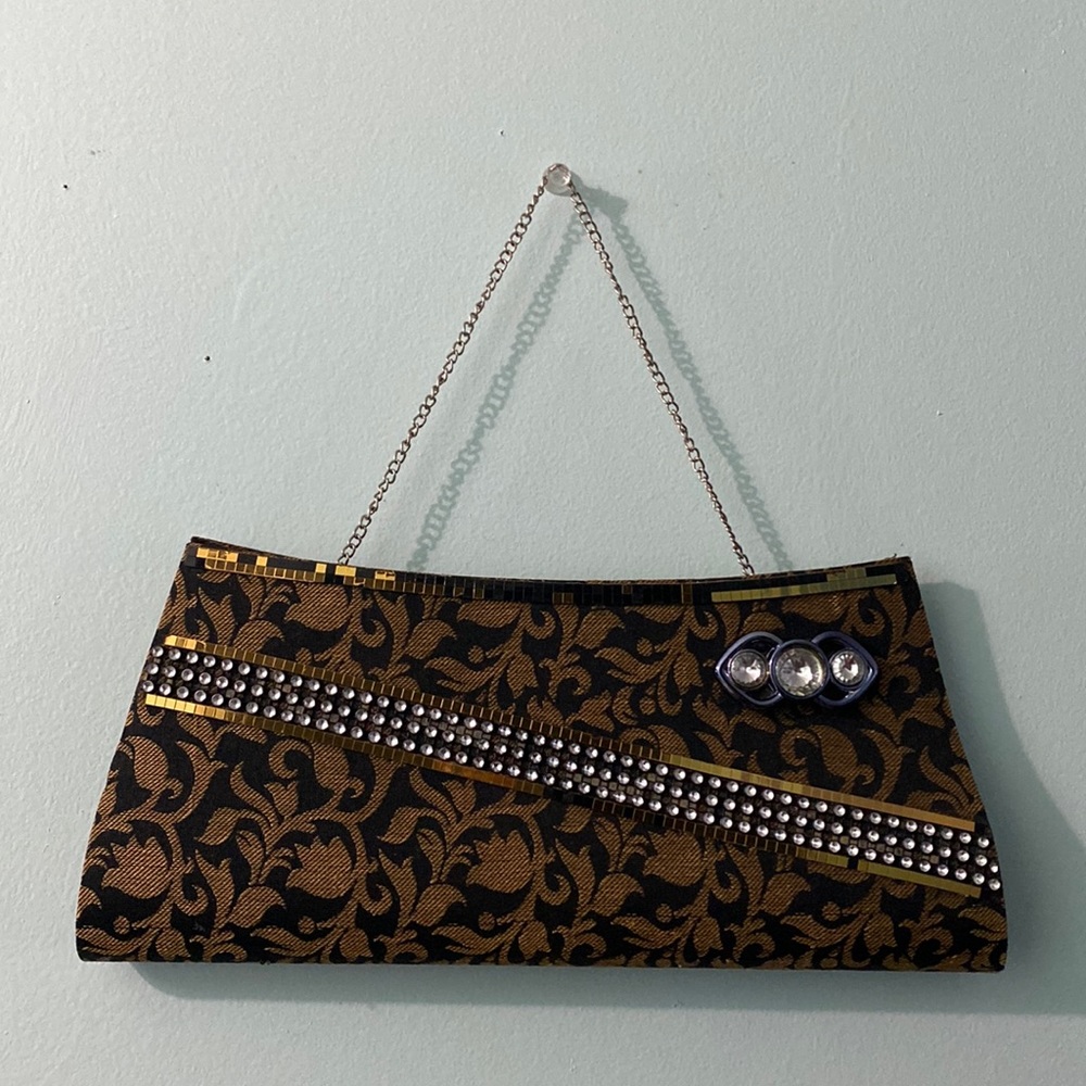 Clutch/parties perfect for parities
